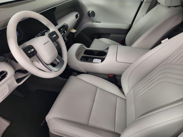 New 2026 White Hyundai SEL 8P image 15