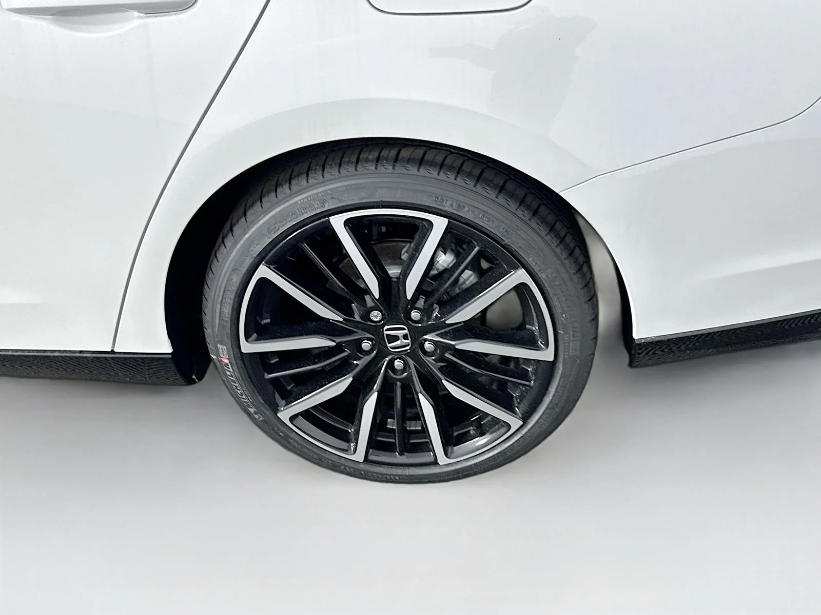 Used 2023 White Honda Touring image 4