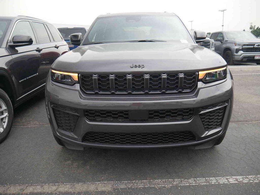 New 2026 Baltic Gray Metallic Clear-Coat Exterior Paint Jeep Laredo image 2