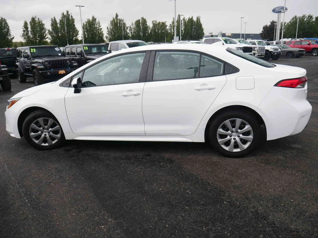 Used 2025 White Toyota LE image 13