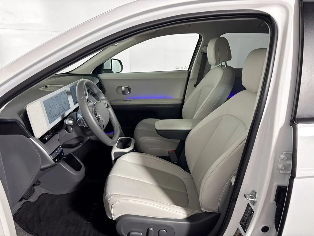 Used 2023 White Hyundai SEL image 11