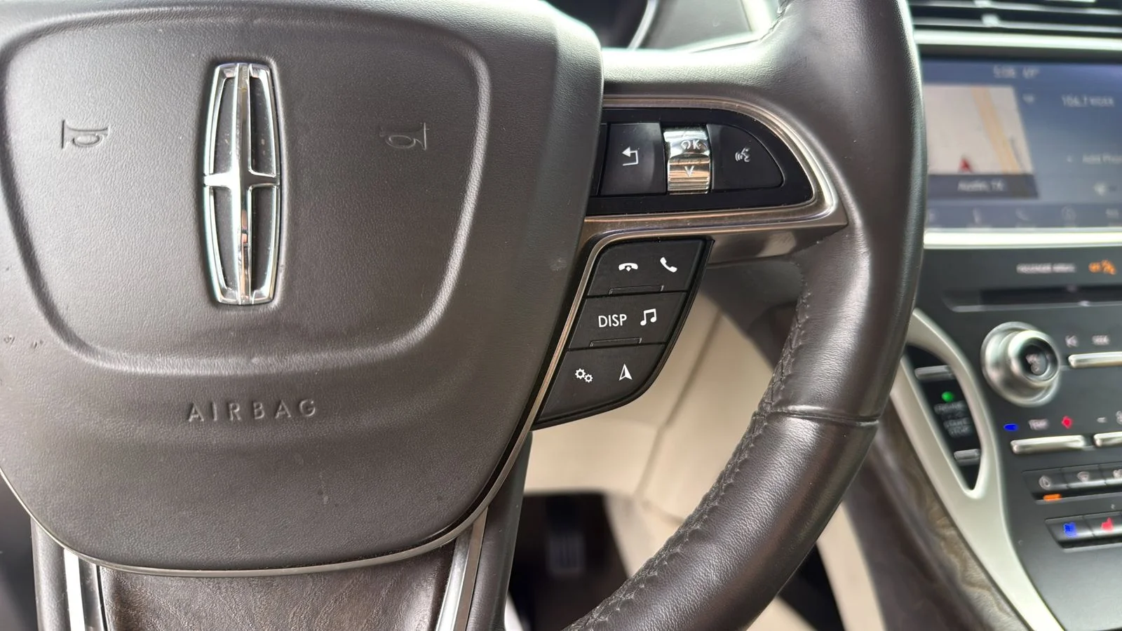 Used 2019 Red Lincoln Reserve image 15