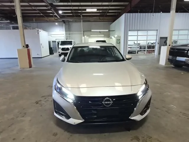 Used 2023 Silver Nissan 2.5 S image 4