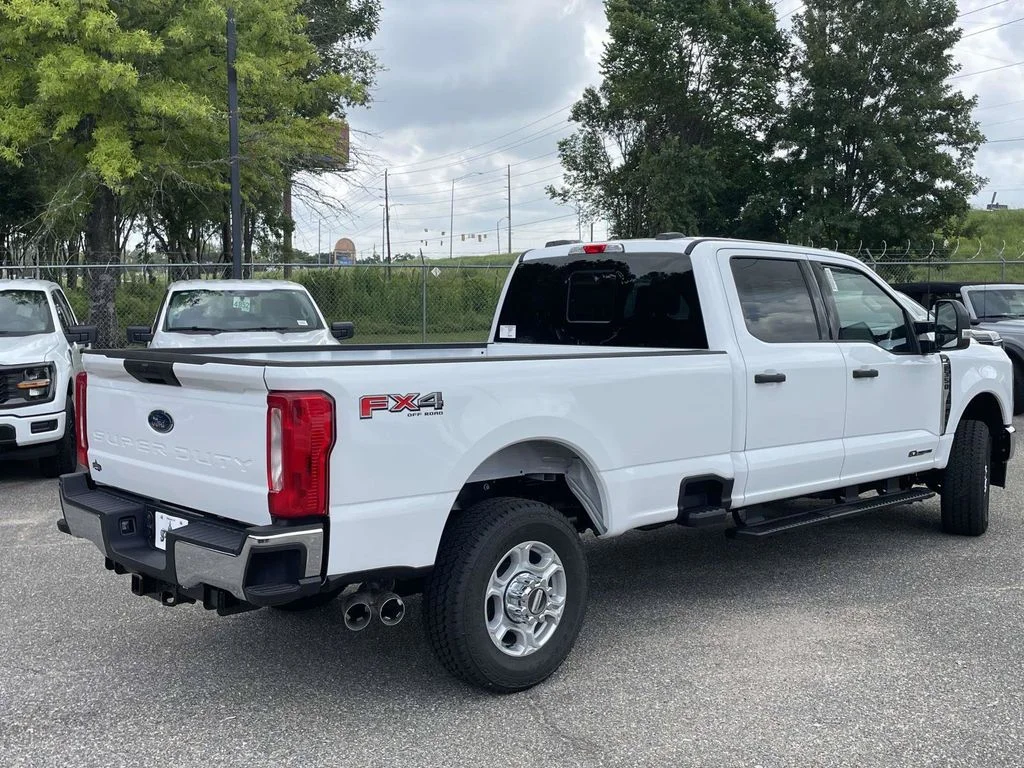 New 2026 Oxford White Ford XLT image 3