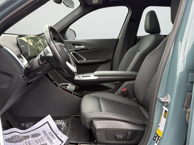 Used 2023 Green BMW xDrive28i image 11