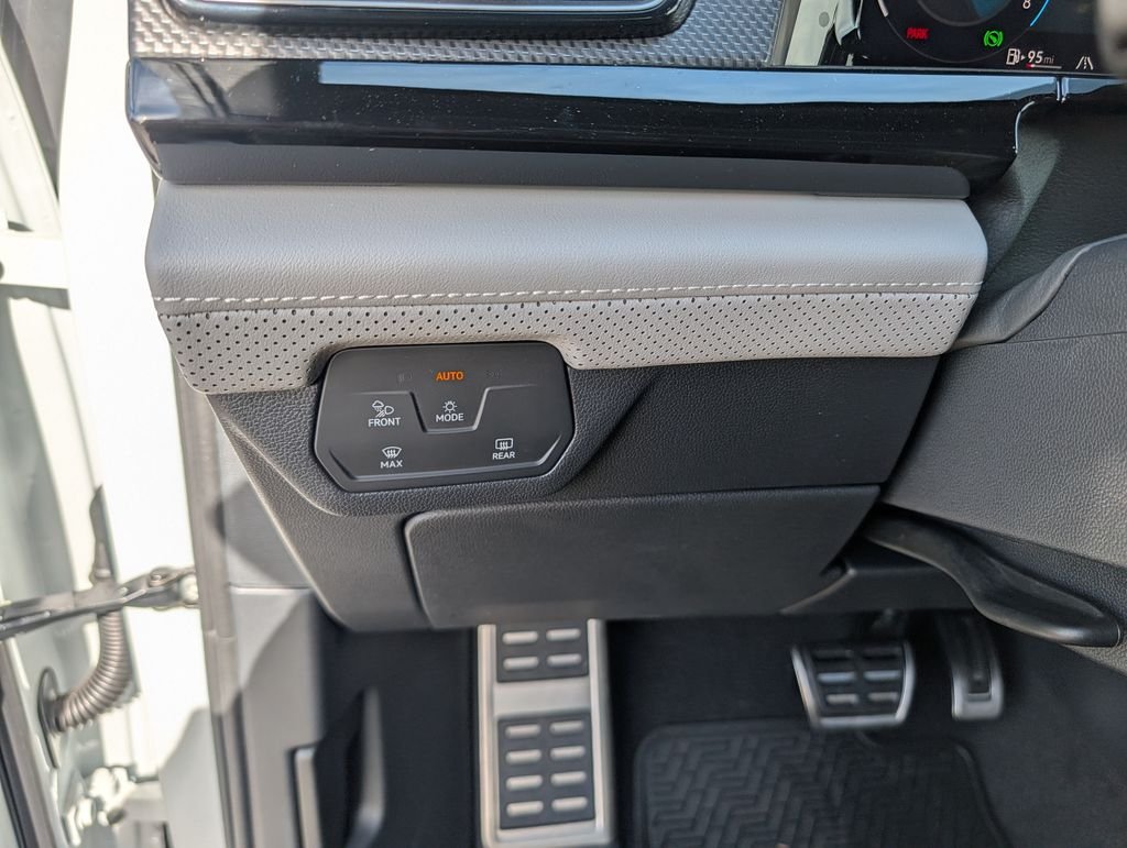 2026 Volkswagen Atlas Cross Sport SEL R-LINE - Photo 18