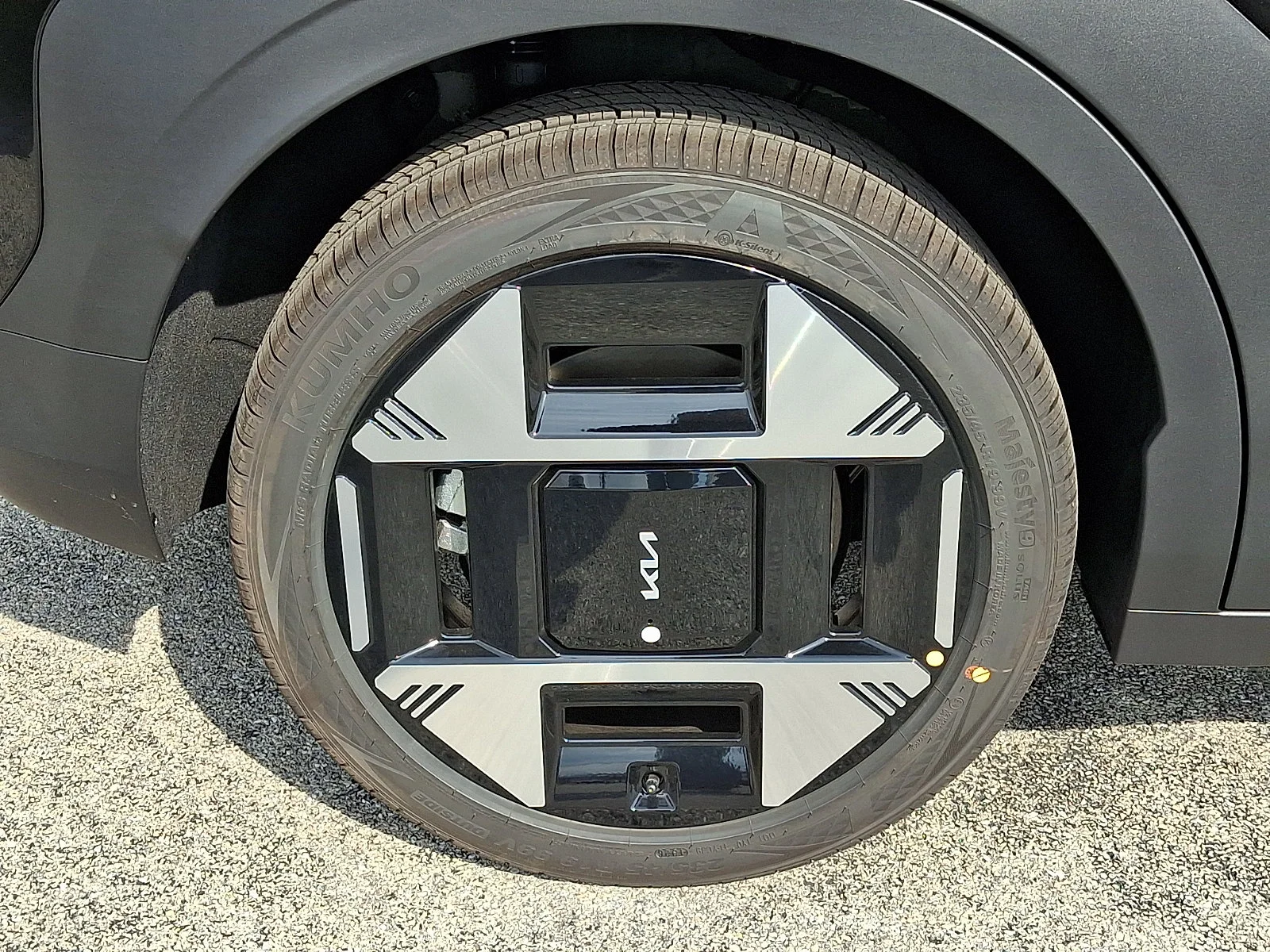 New 2027 Black Kia Wind image 9