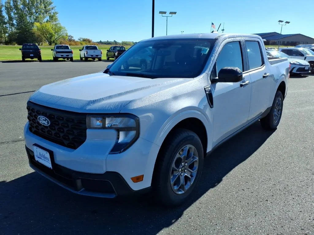 New 2026 Space White Metallic Ford XLT image 3