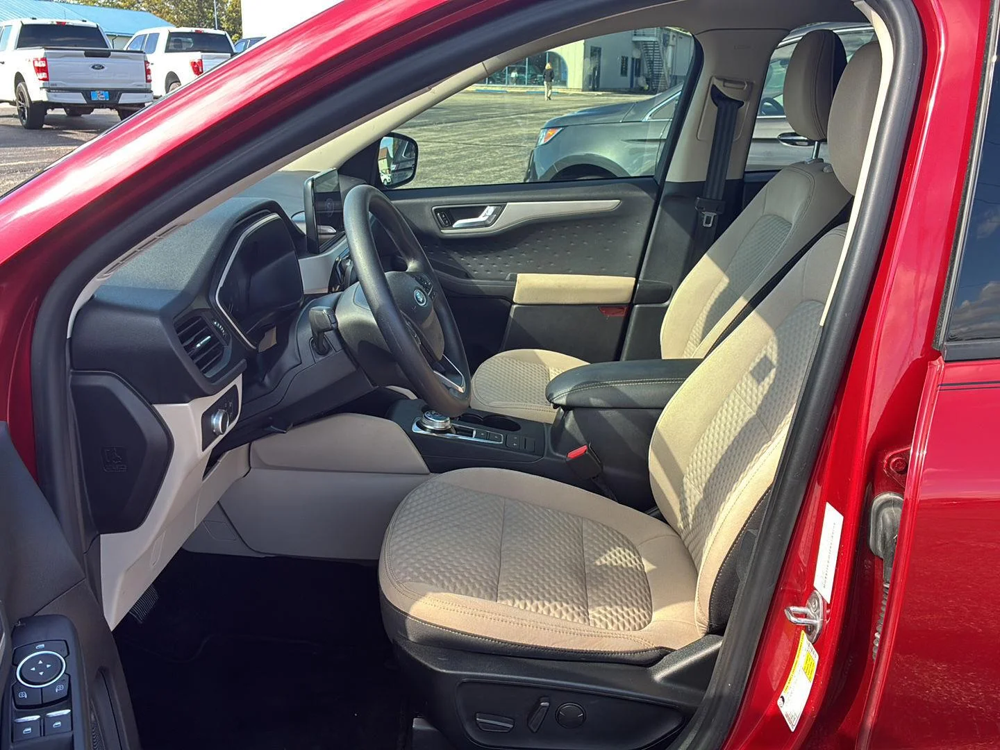 Used 2020 Rapid Red Metallic Tinted Clearcoat Ford SE image 8