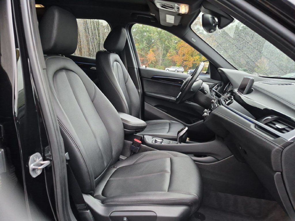 Used 2022 Black BMW xDrive28i image 32
