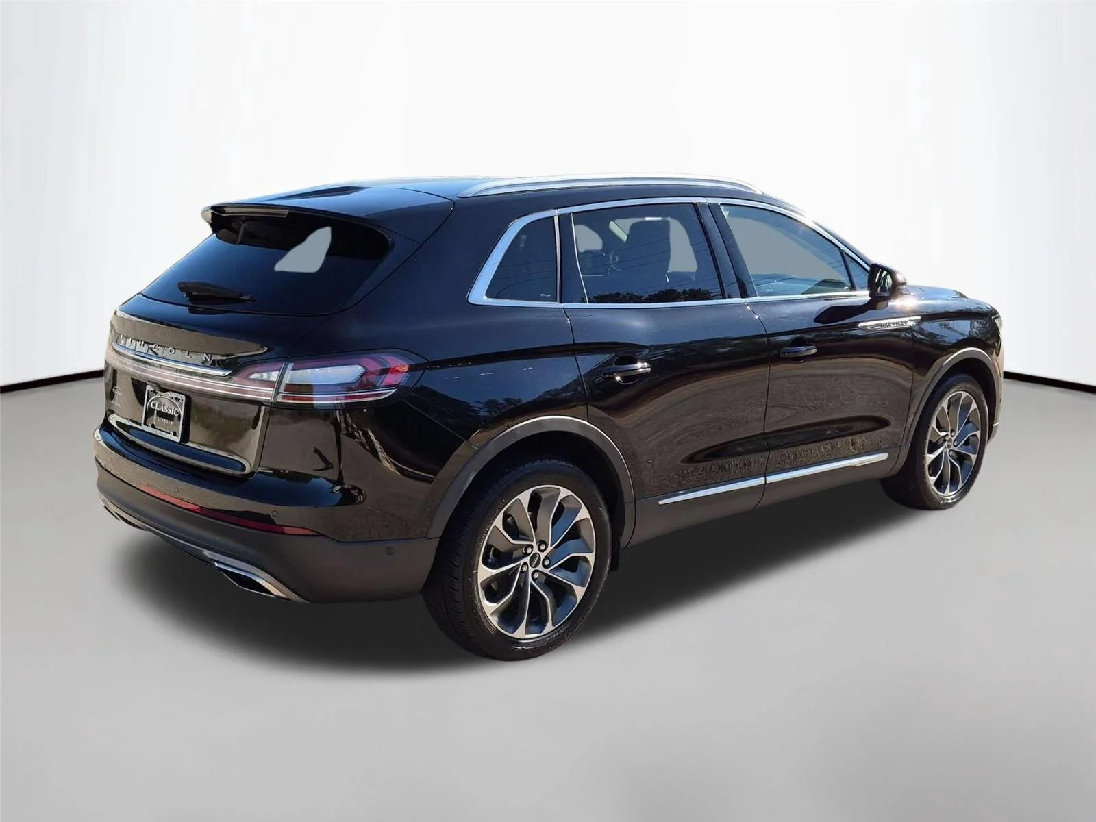 Used 2022 Infinite Black Metallic Clearcoat Lincoln Reserve image 5