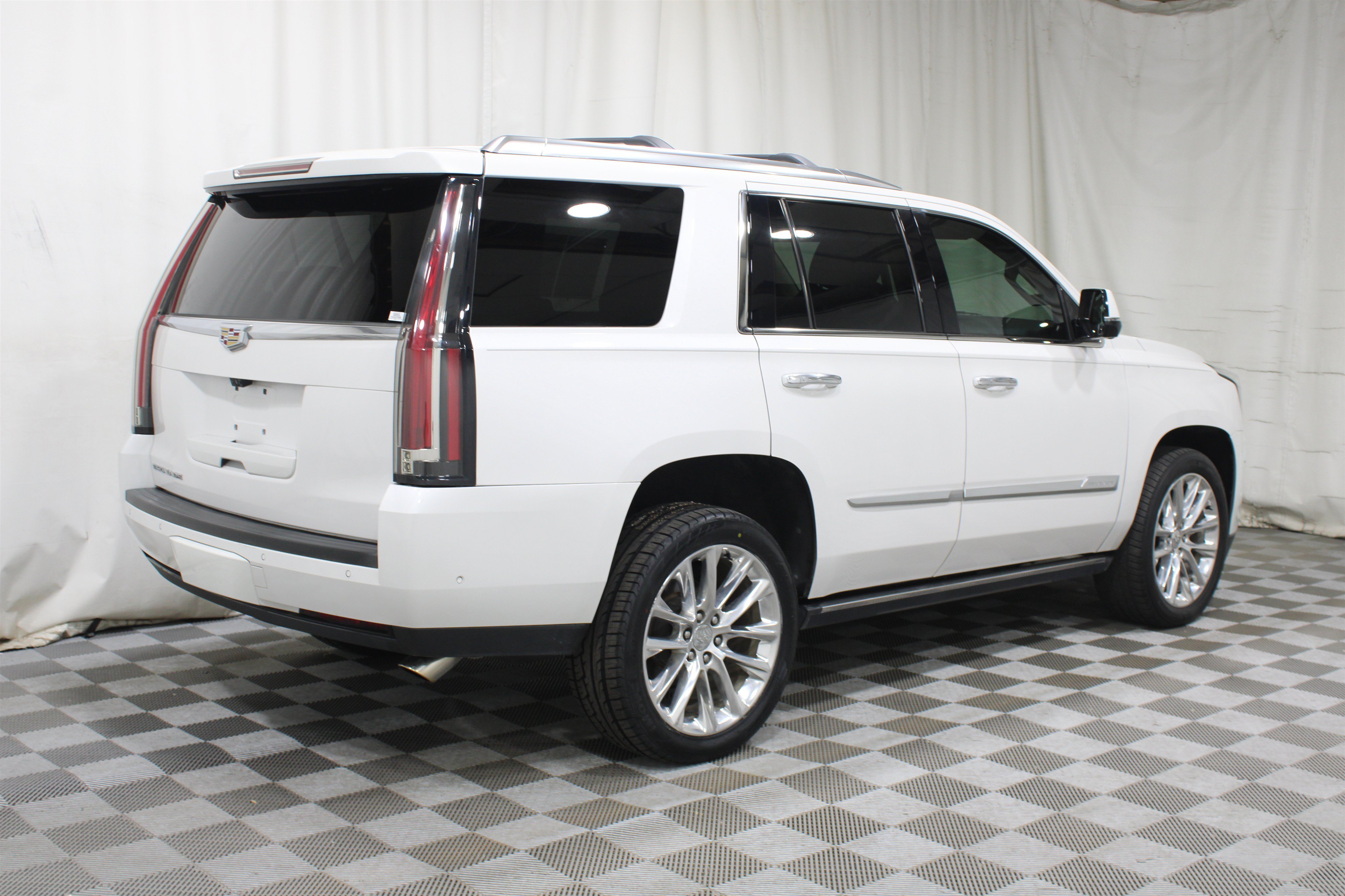 Used 2020 Crystal White Tricoat Cadillac Premium Luxury 4x4 image 37