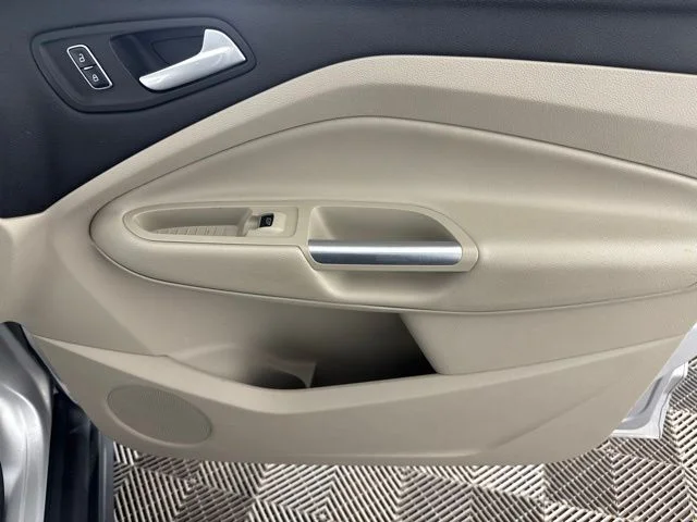 Used 2015 Silver Ford SE image 21
