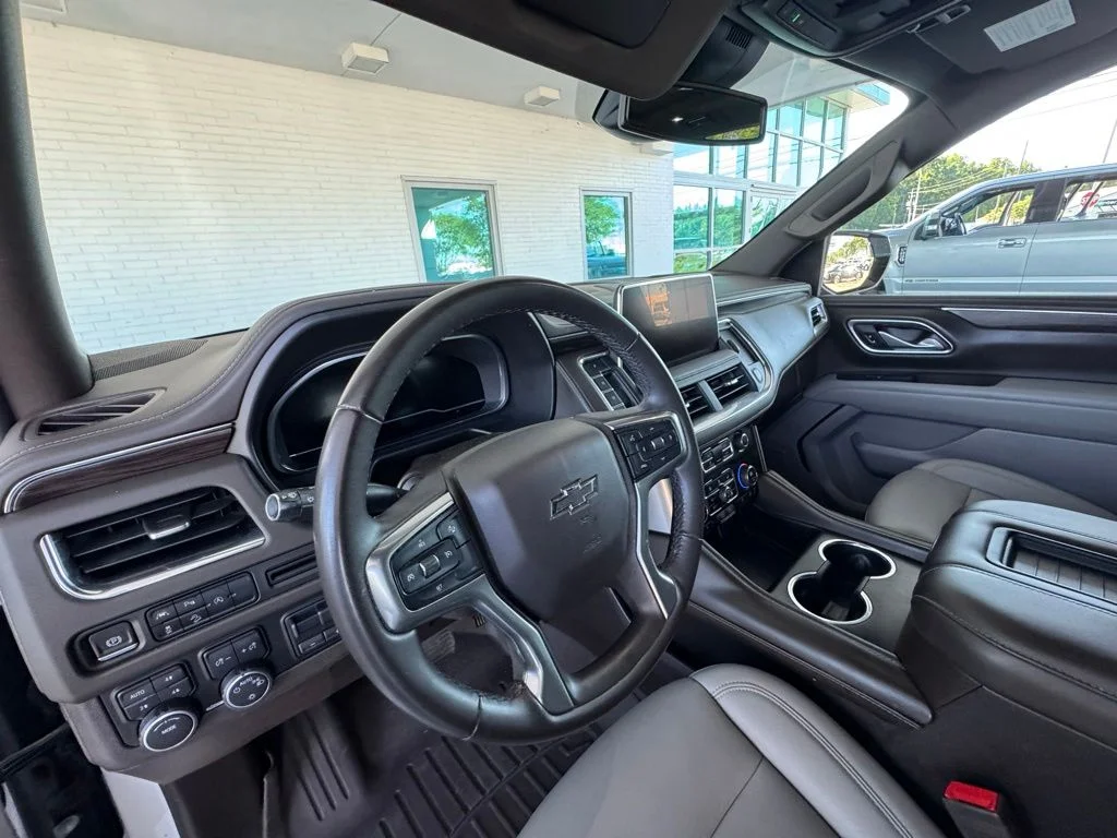 Used 2023 White Chevrolet Z71 image 14