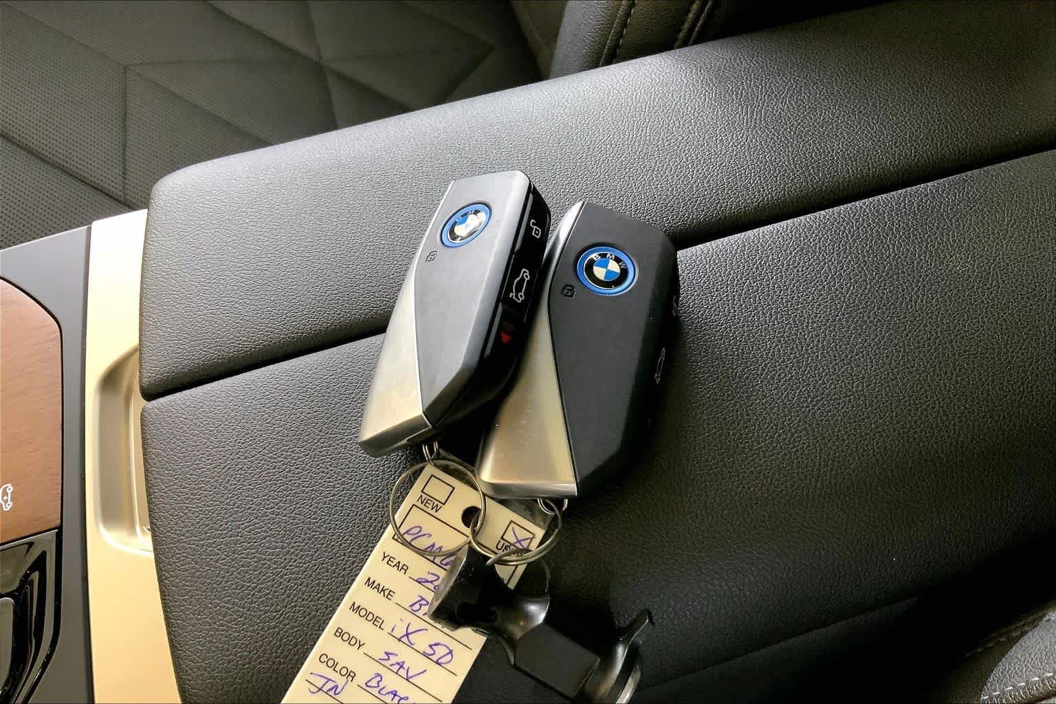 Used 2023 Black Sapphire Metallic BMW xDrive50 image 14
