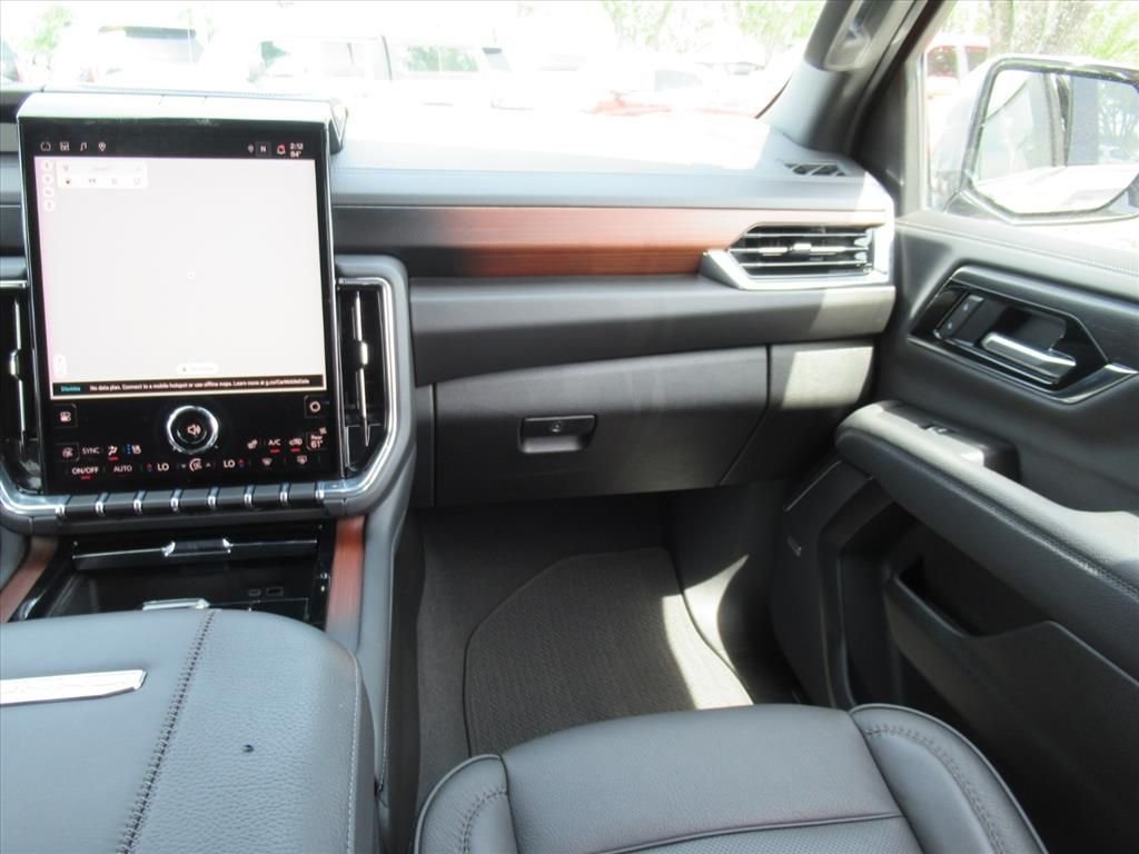 Used 2025 Silver GMC Denali image 14