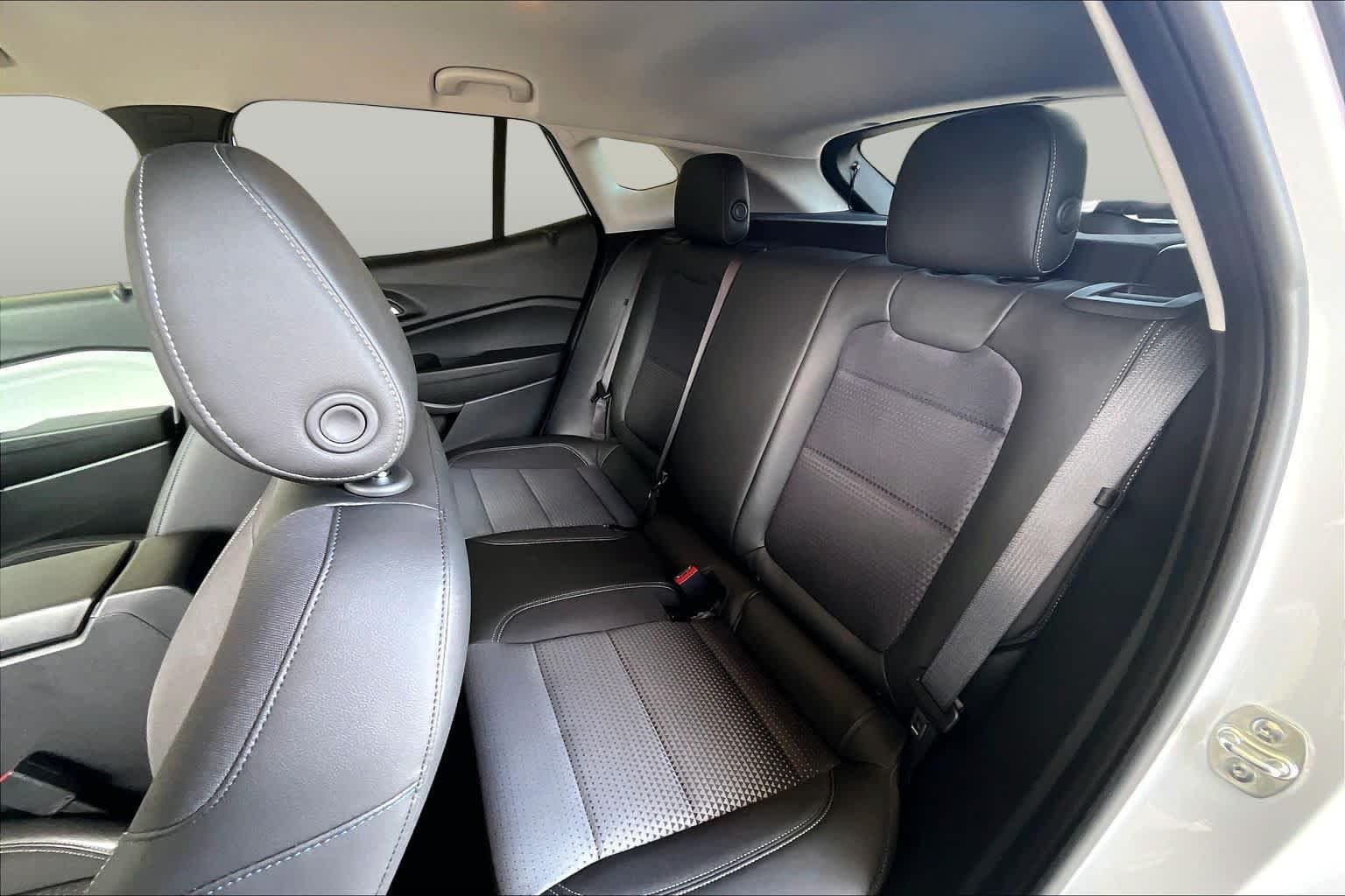 Used 2025 Summit White Chevrolet LT image 20