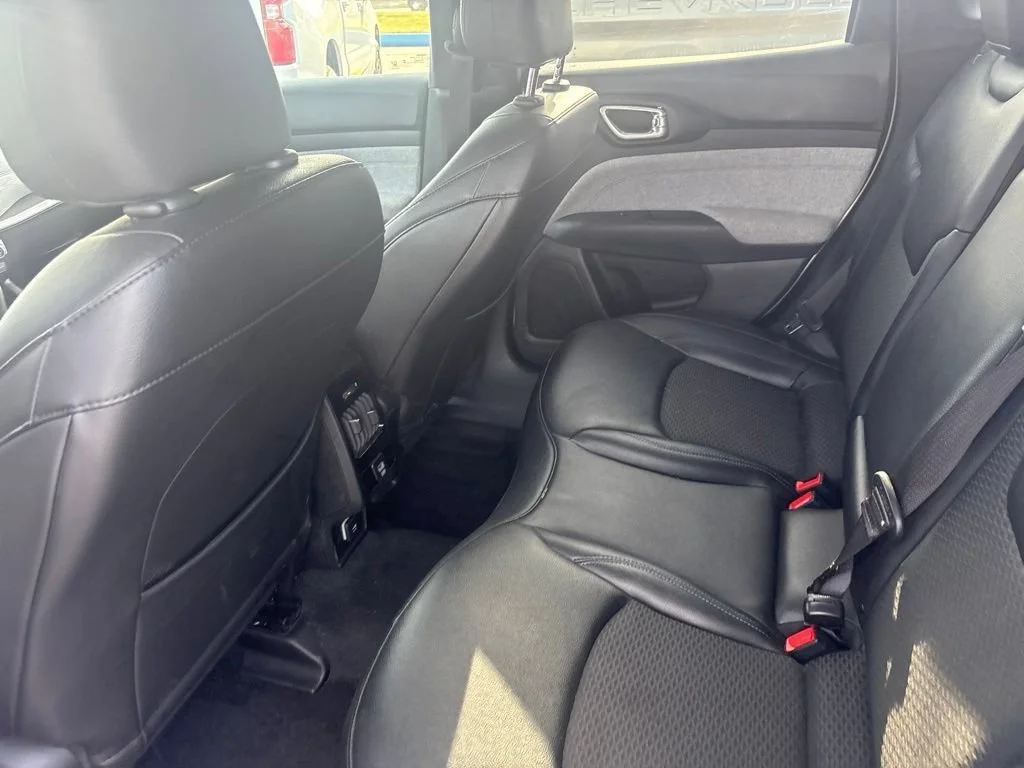 Used 2024 Silver Jeep Latitude image 15