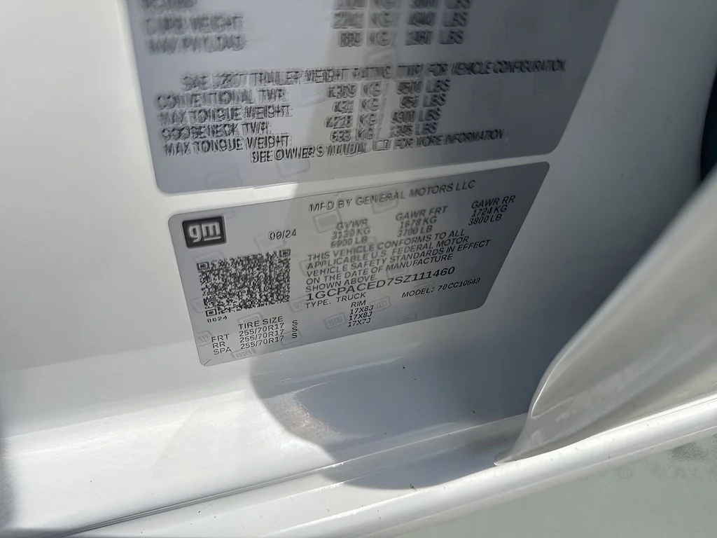 Used 2025 White Chevrolet LT image 36