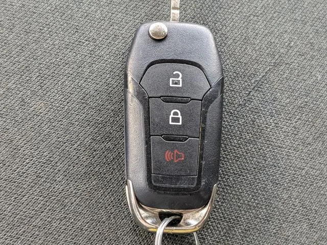 Certified Used 2025 Oxford White Ford XLT image 26