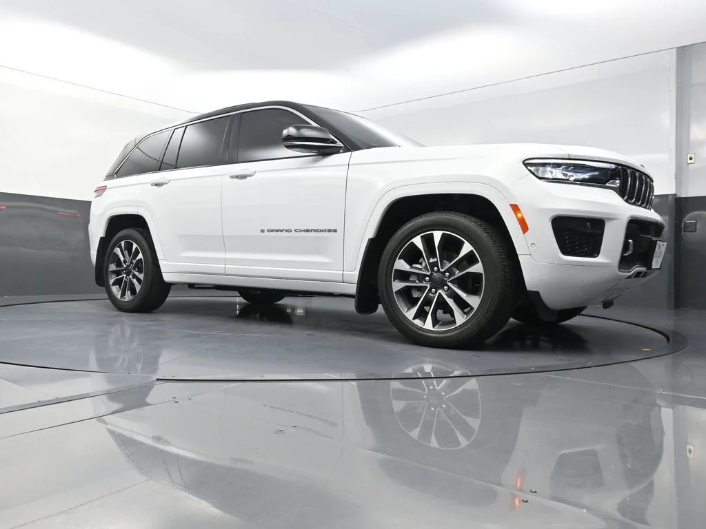 Used 2024 White Jeep Overland image 23