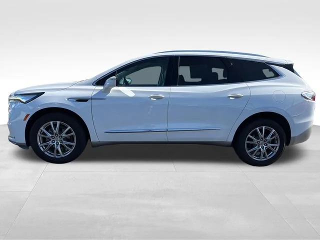 Used 2023 Summit White Buick Essence image 2
