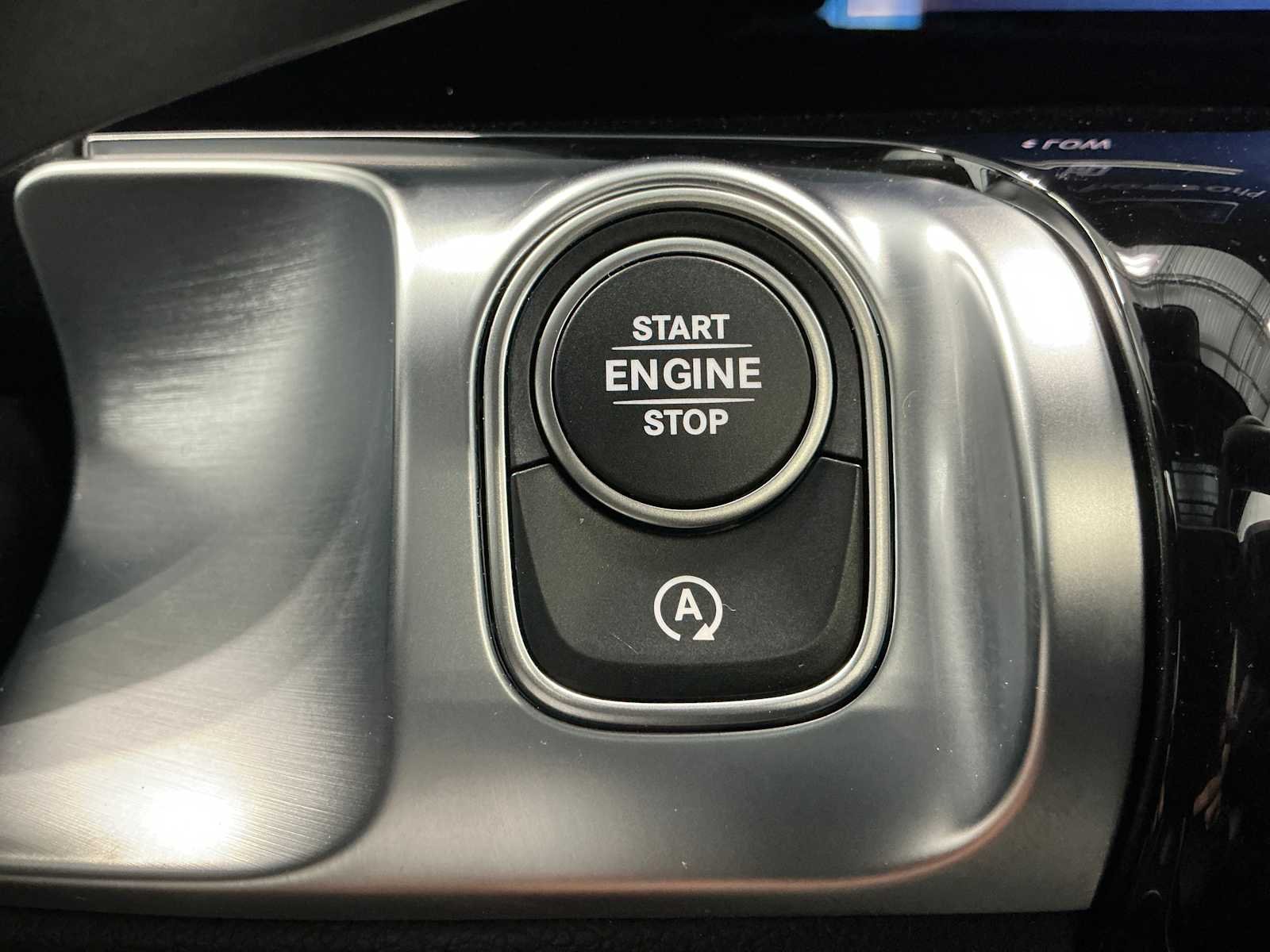 Certified Used 2026 Polar White Mercedes-Benz GLB 250 image 17