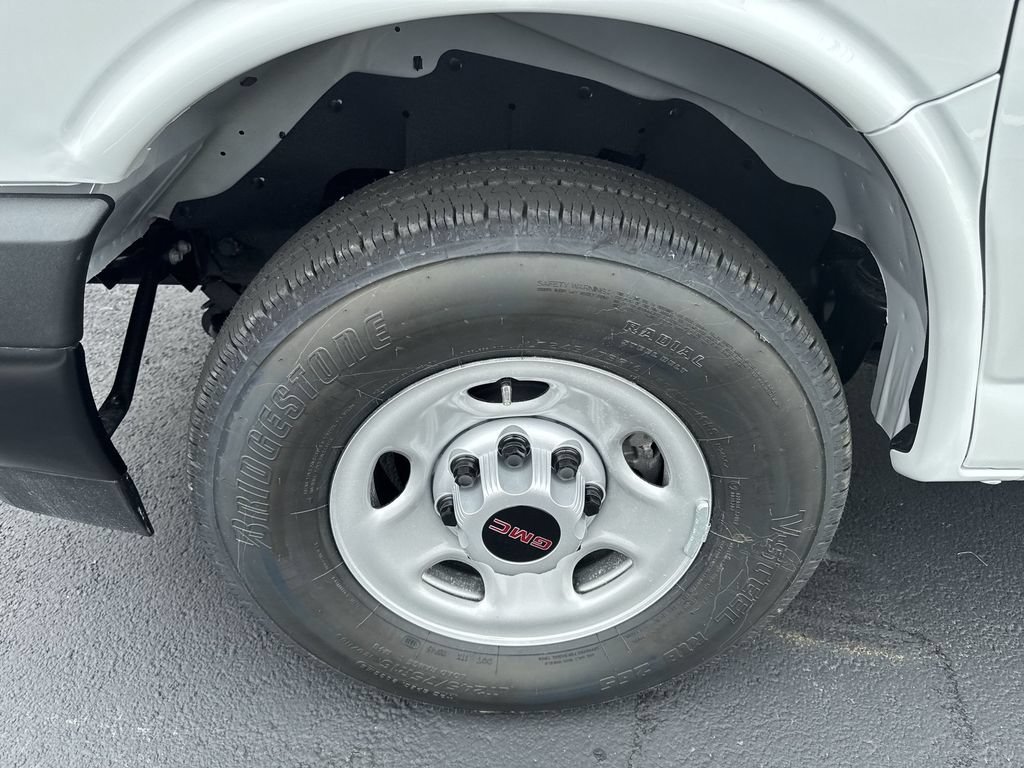 New 2025 Summit White GMC Work Van image 16