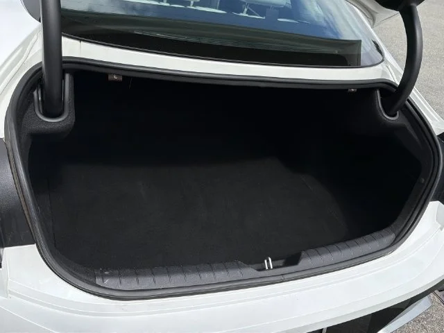 Used 2025 White Hyundai SEL image 38