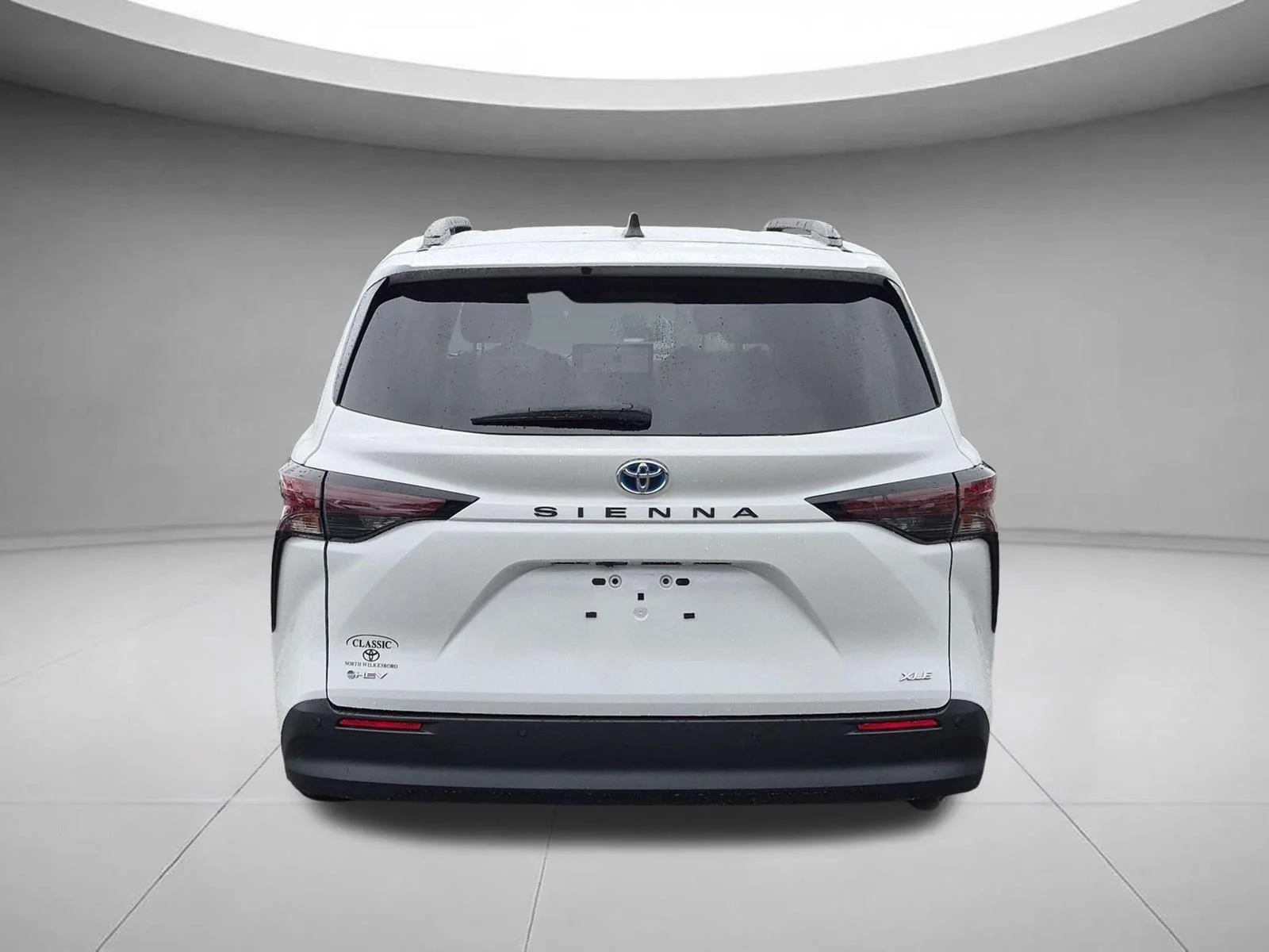 Used 2025 Wind Chill Pearl Toyota XLE image 4