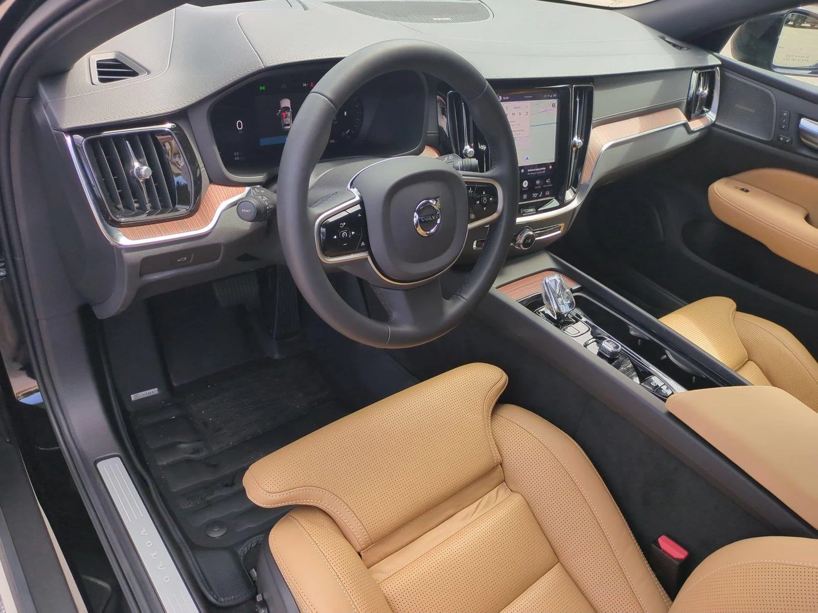 Used 2026 Onyx Black Metallic Volvo Ultra image 18
