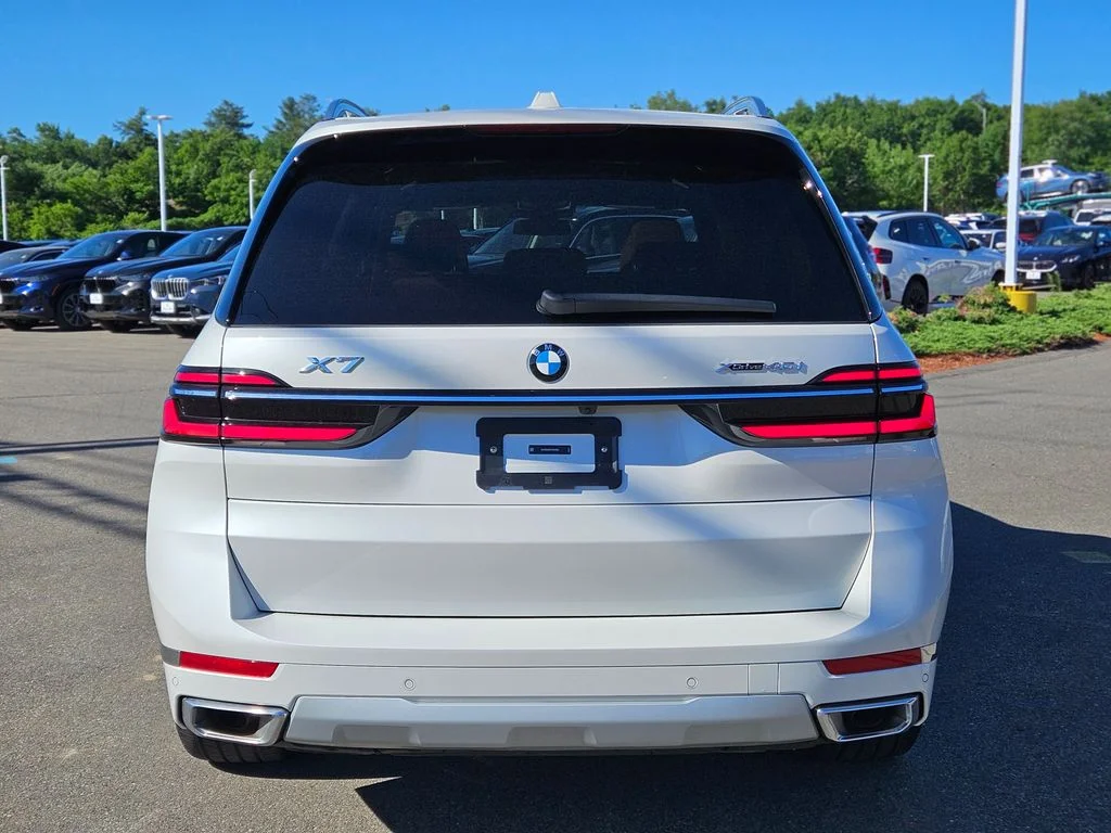 Used 2026 Mineral White Metallic BMW xDrive40i image 6