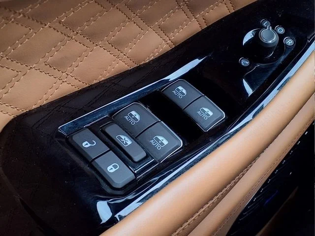 Used 2023 White/off-white Jeep Summit image 24