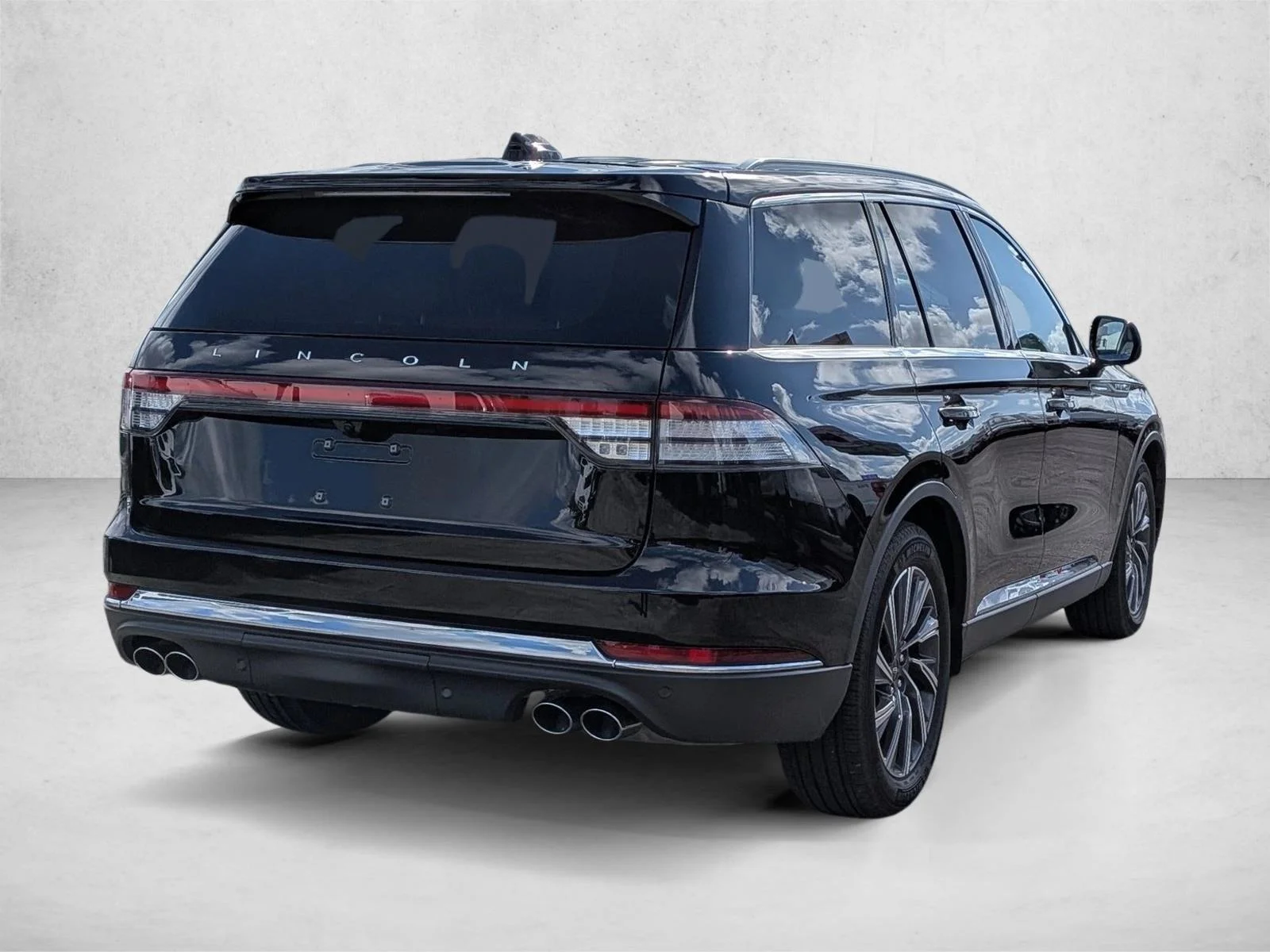 Used 2025 Infinite Black Metallic Clearcoat Lincoln Premiere image 5