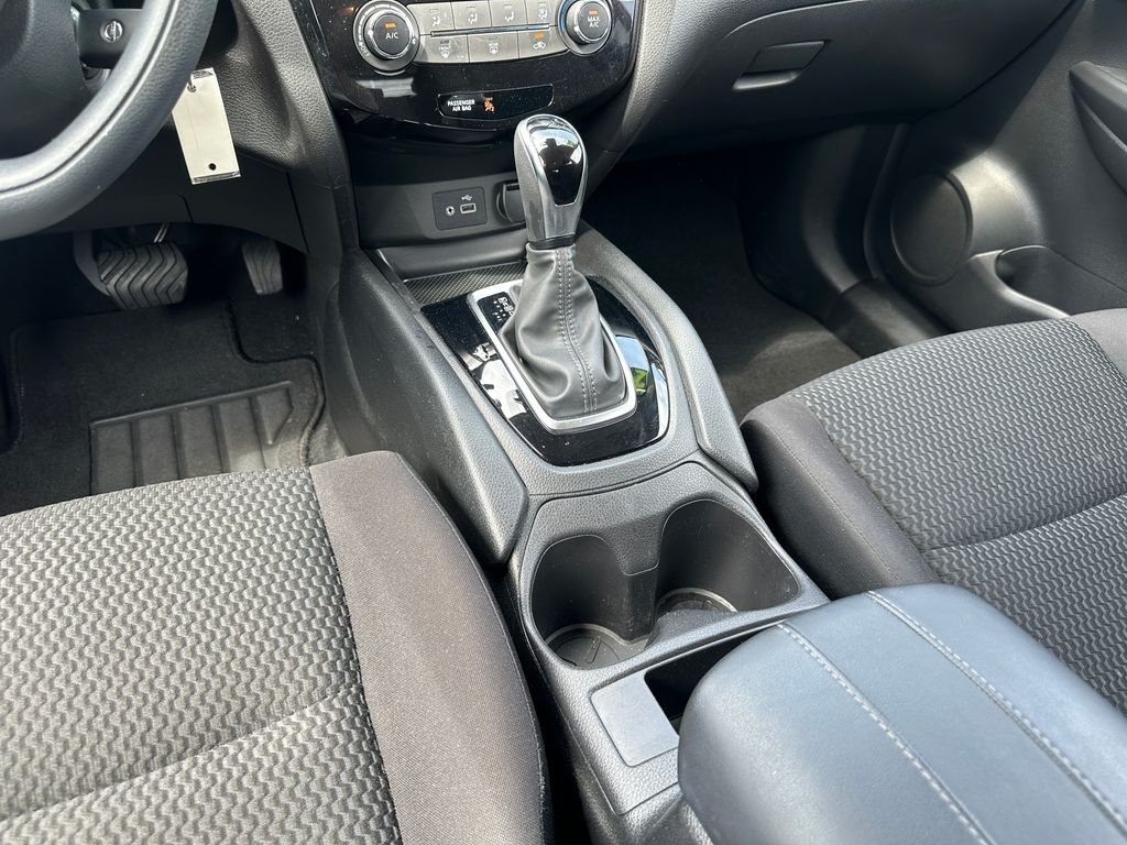Used 2020 Red Nissan S image 19