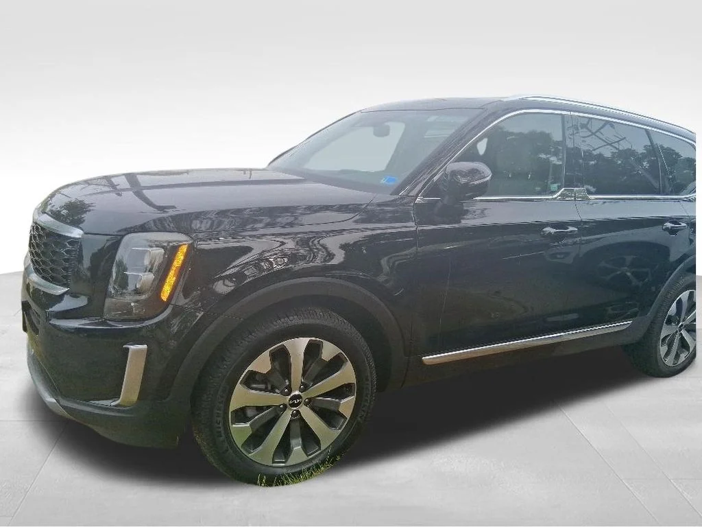 Used 2022 Black Kia EX image 16