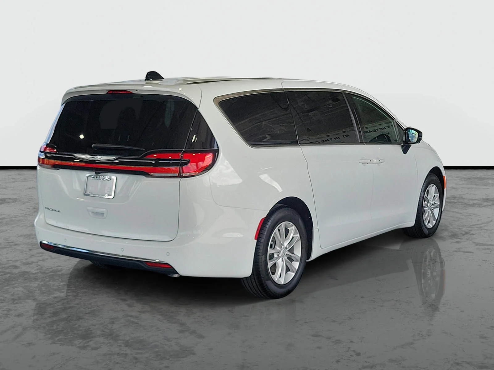 New 2026 Bright White Clear-Coat Exterior Paint Chrysler Select image 1