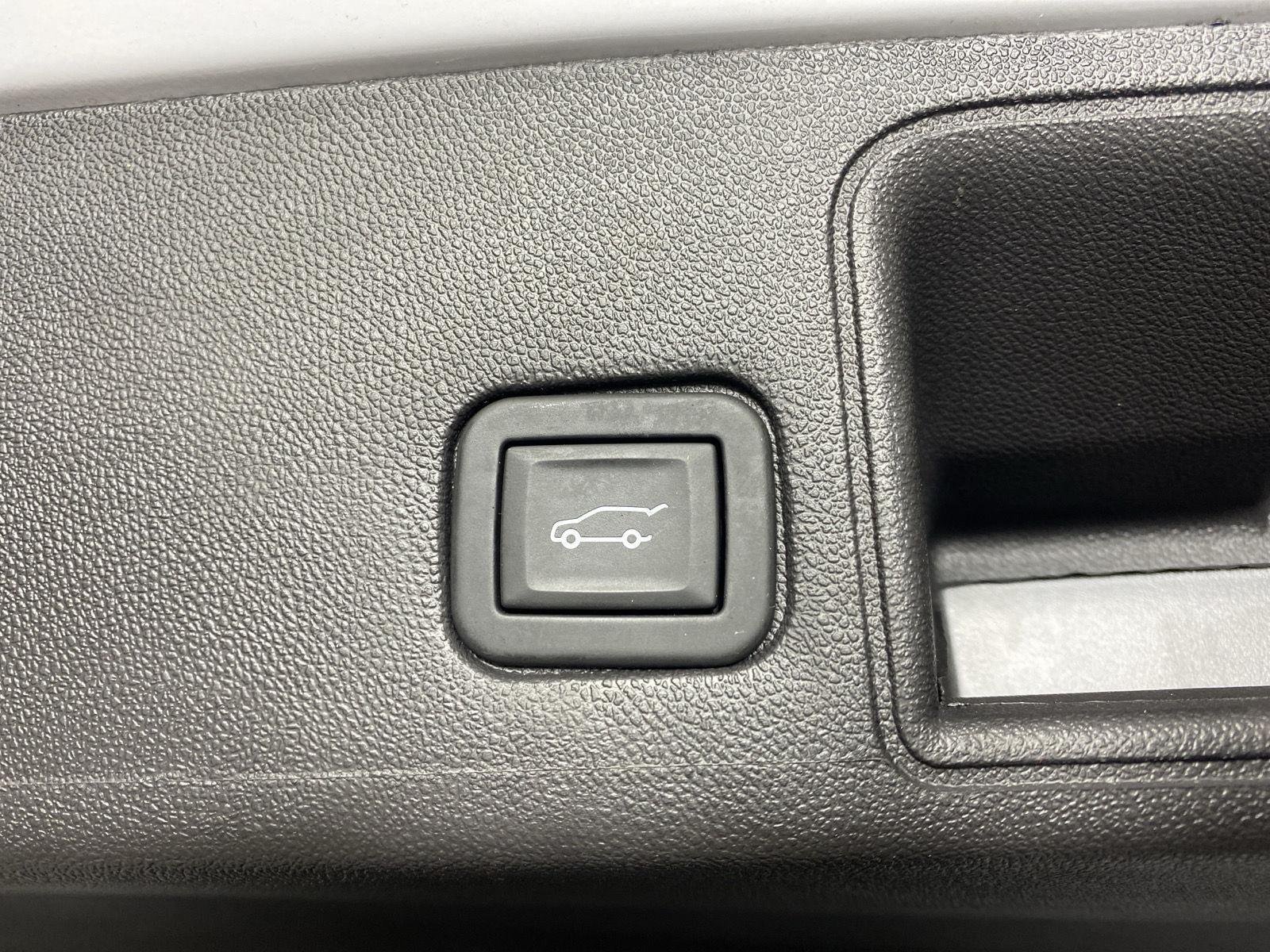 Used 2024 White Frost Tricoat GMC AT4 image 26