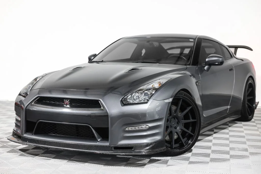 Used 2013 Gray Nissan Premium image 11