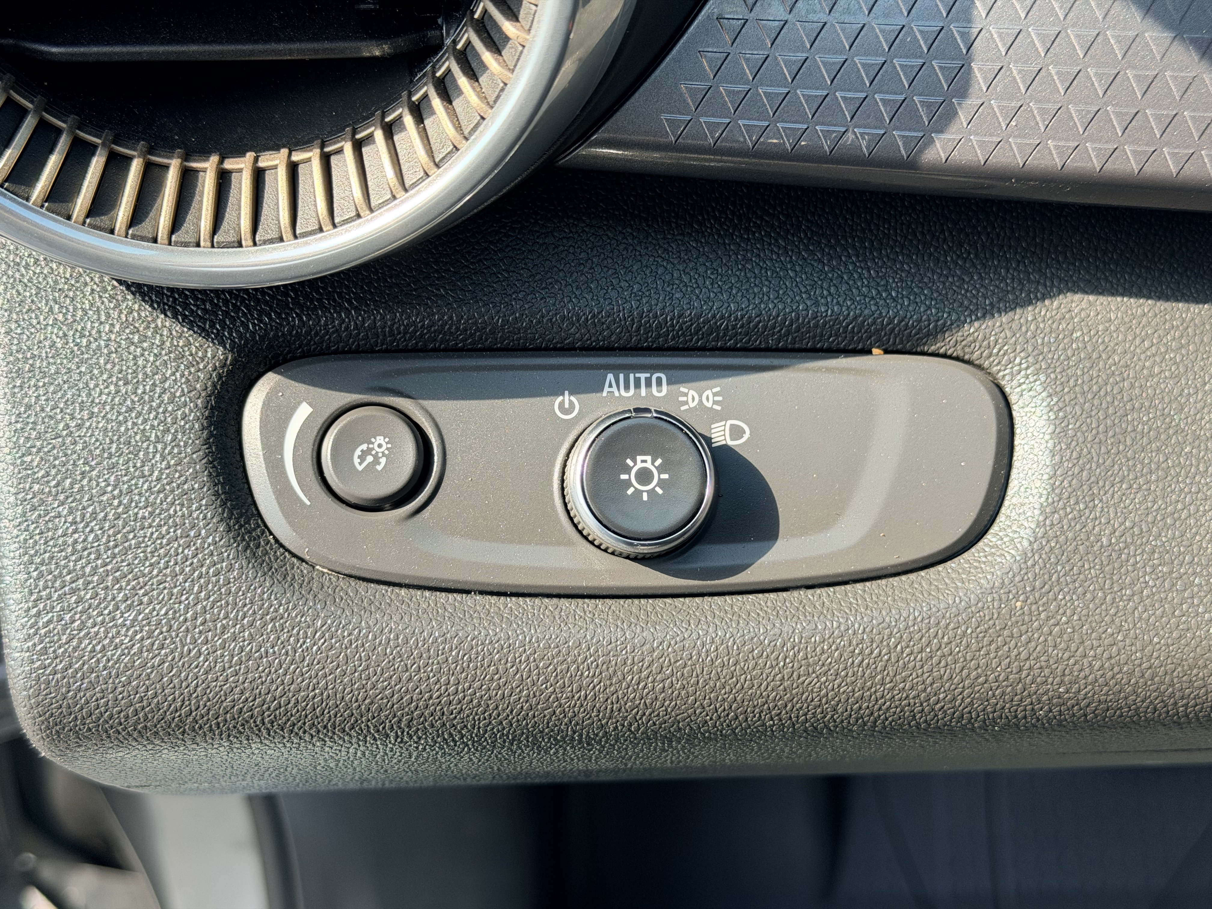 Used 2025 Sterling Gray Metallic Chevrolet ACTIV image 17