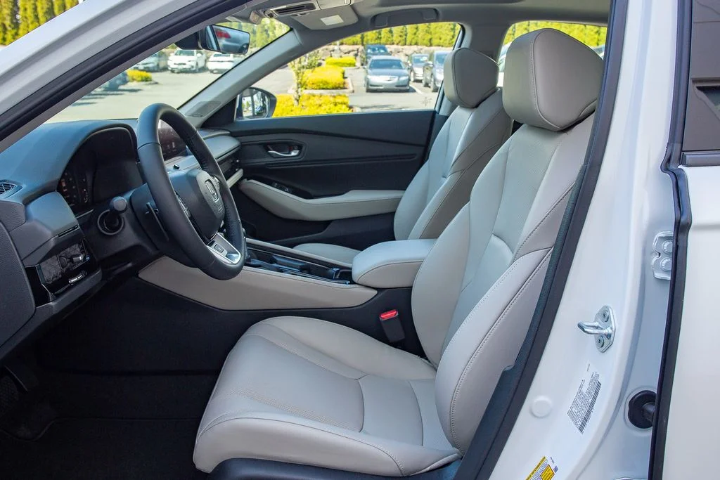 New 2026 Platinum White Pearl Honda Touring image 24