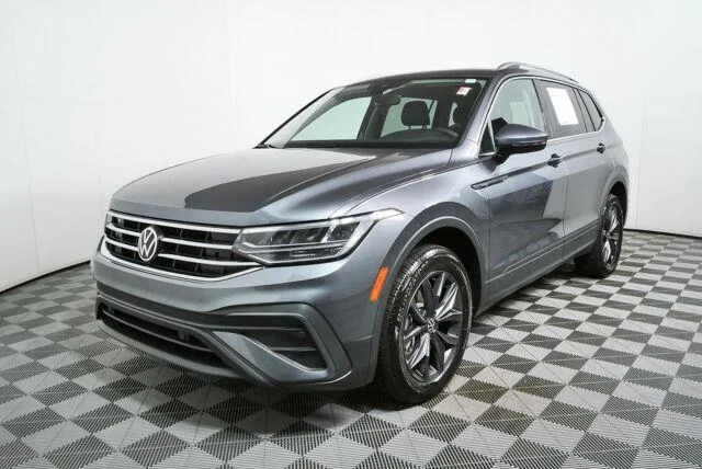 Certified Used 2024 Platinum Gray Metallic Volkswagen SE image 31