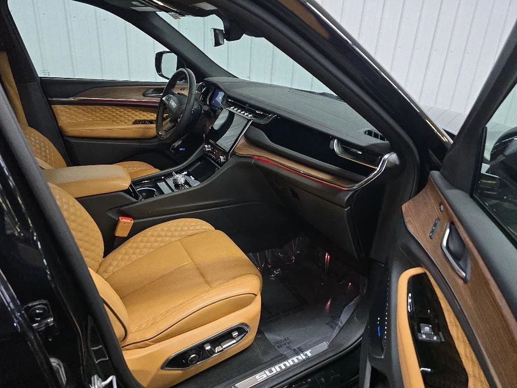 Used 2023 Black Jeep Summit image 16