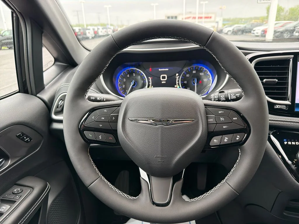 2026 Chrysler Pacifica Select - Photo 14