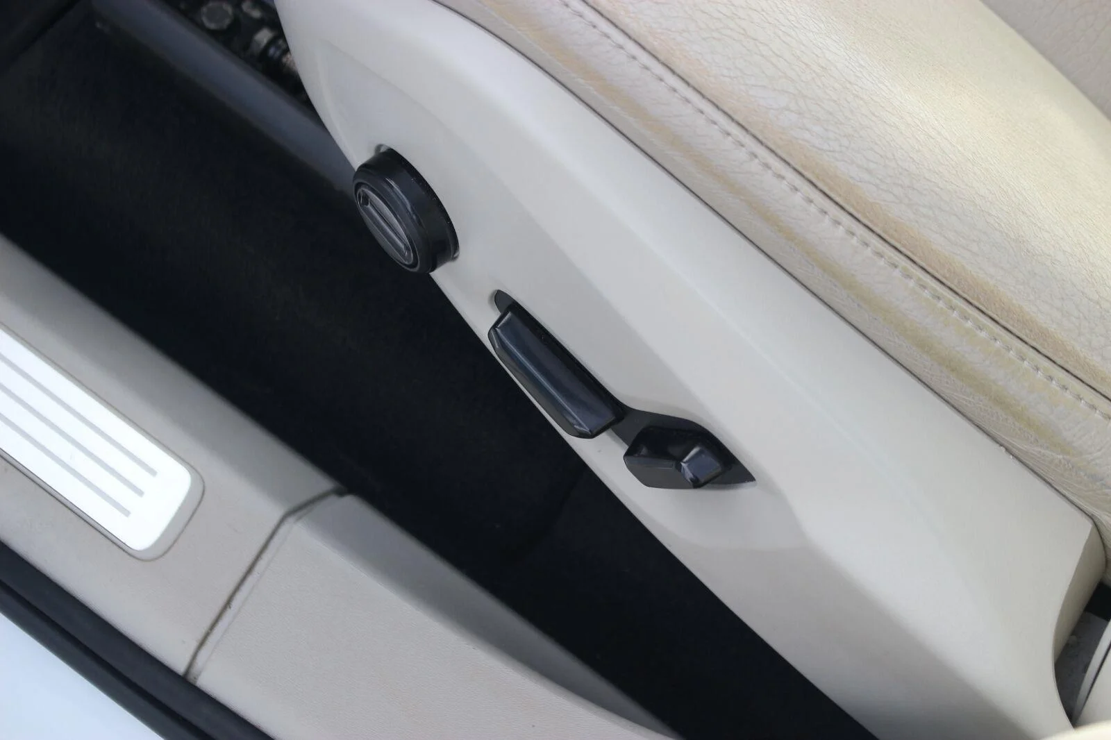 Used 2021  Volvo Momentum image 17