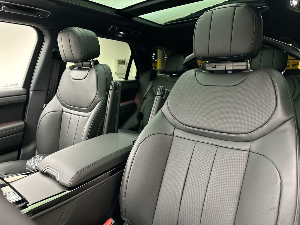 New 2026 Borasco Grey Land Rover Dynamic SE image 10