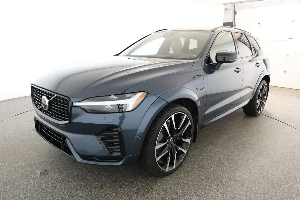 2025 Volvo XC60 T8 Ultra Dark AWD's photo