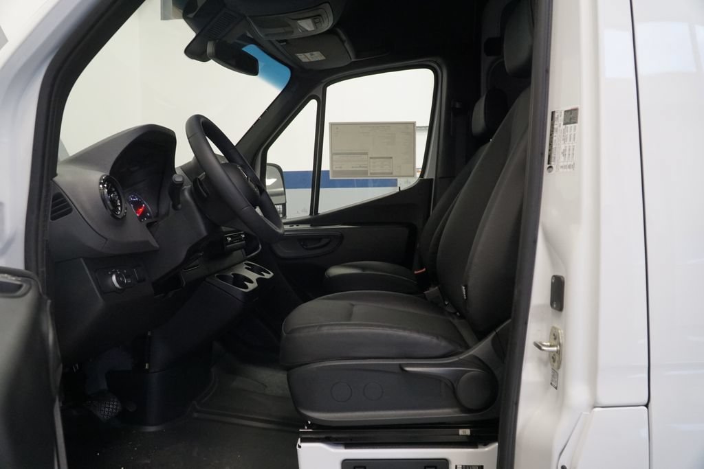 New 2025 Arctic White Mercedes-Benz Cargo 170 WB image 29