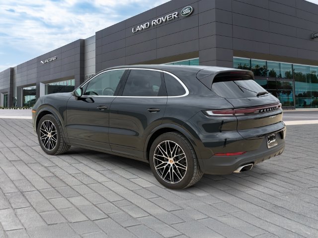 Used 2025  Porsche Base image 3