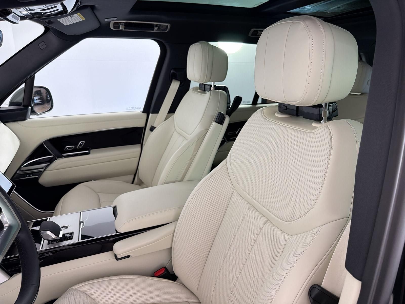 New 2026 Santorini Black Land Rover SE image 25